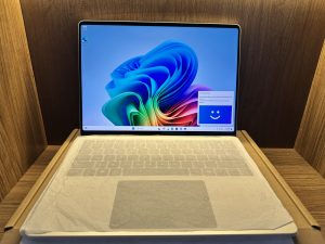Microsoft Surface Laptop 7 Chip Snapdragon Xplus Ram 16/ SSD 256Gb Màn 13.8inchs 3K IPS Pin 10-12H dùng liên tục Khung Hợp Kim Nhôm Nhẹ - Bền- Đẹp